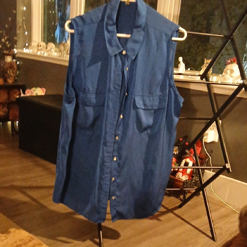 DJNYC Chic Sleeveless Blue Shirt
